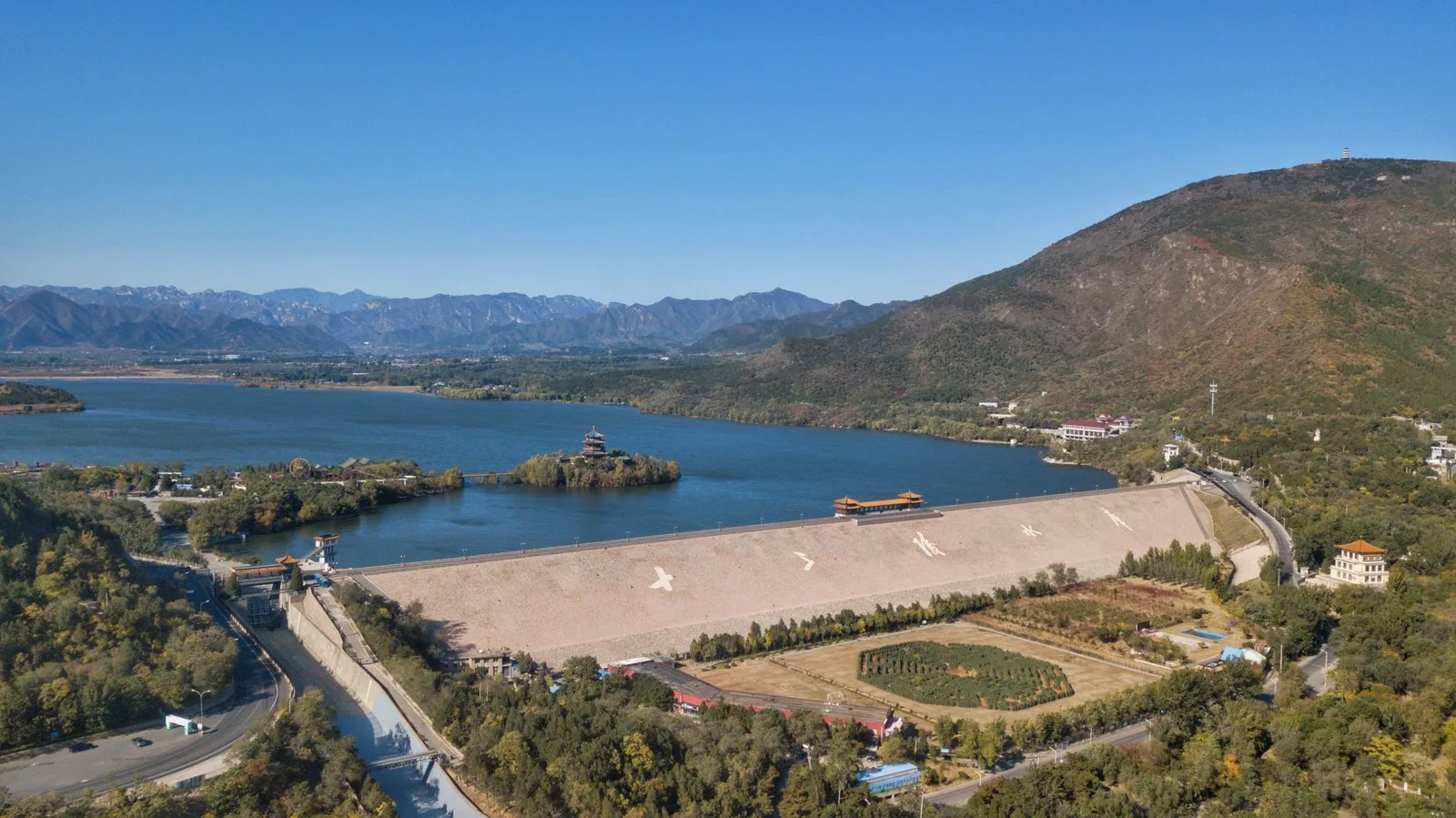 北京昌平明十三陵水库实景,作为陵区周边景观候选。