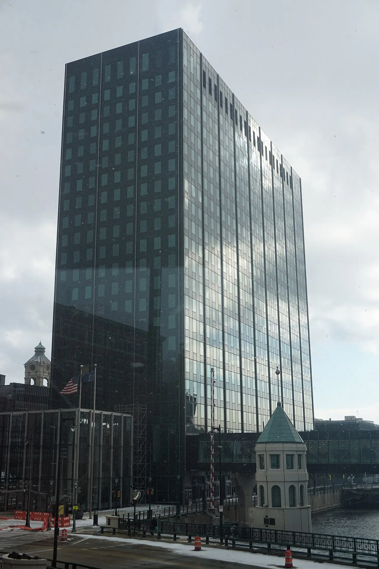 Milwaukee November 2022 26 (Chase Tower from Milwaukee Skywalk)