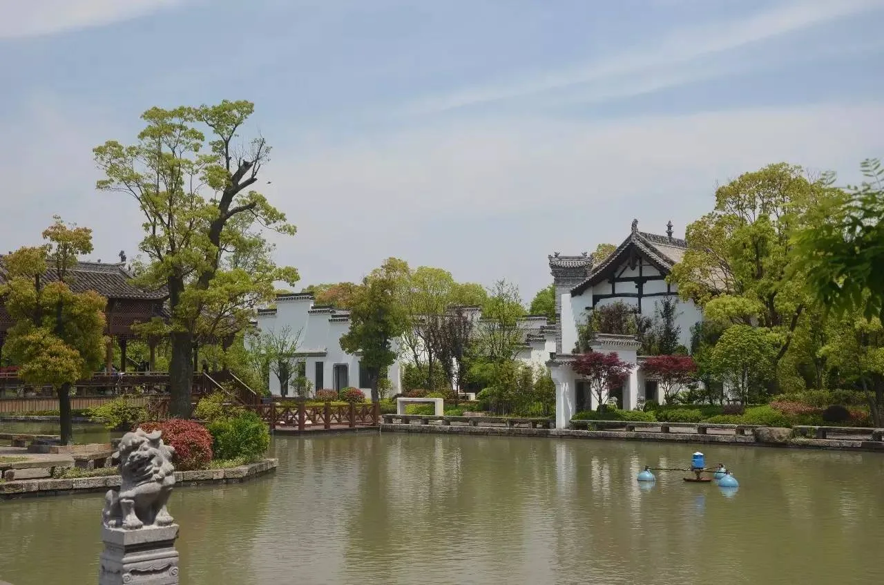 一座不远万里移居上海的徽派园林,荷花初绽诗意正浓!BBC也去取景!现500张门票免费送!