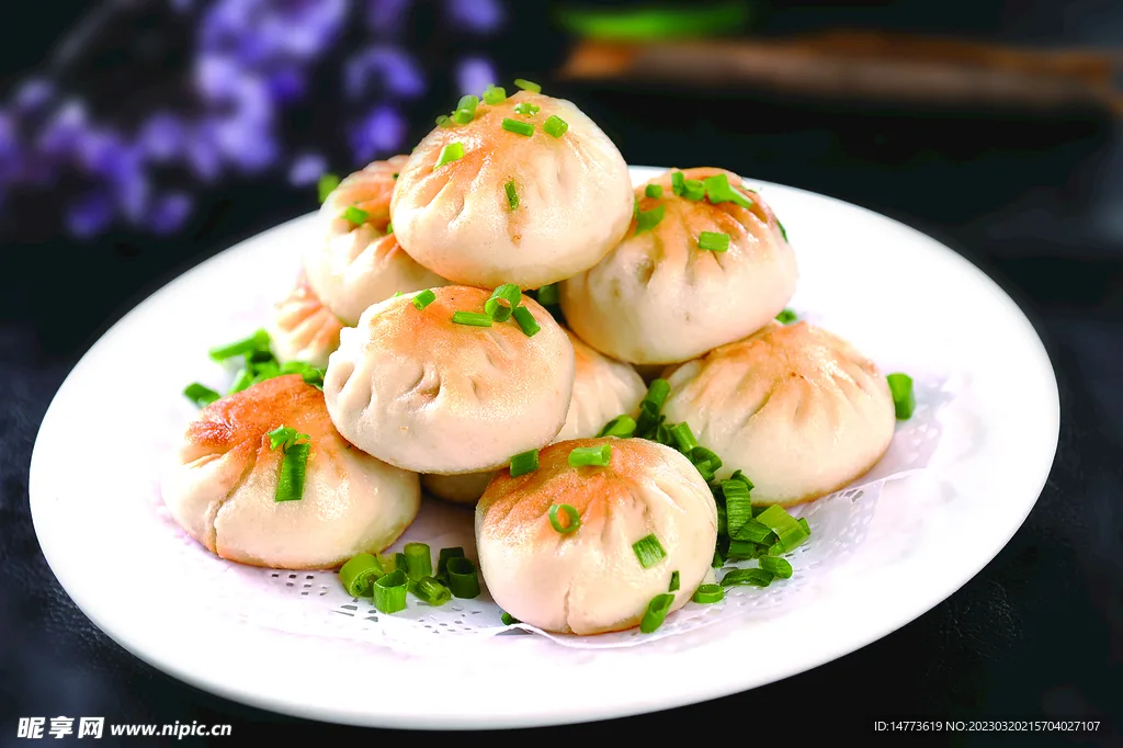 Pan-fried pork buns
