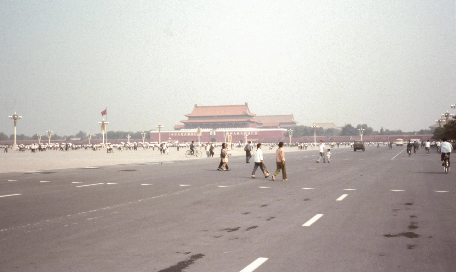 天安门广场历史照片,拍摄于1978年8月。