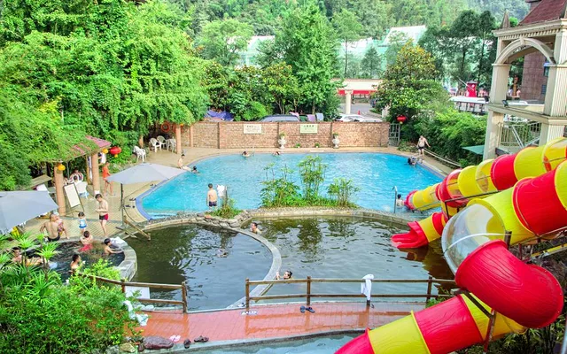 Huashuiwan Hot Spring scene 2