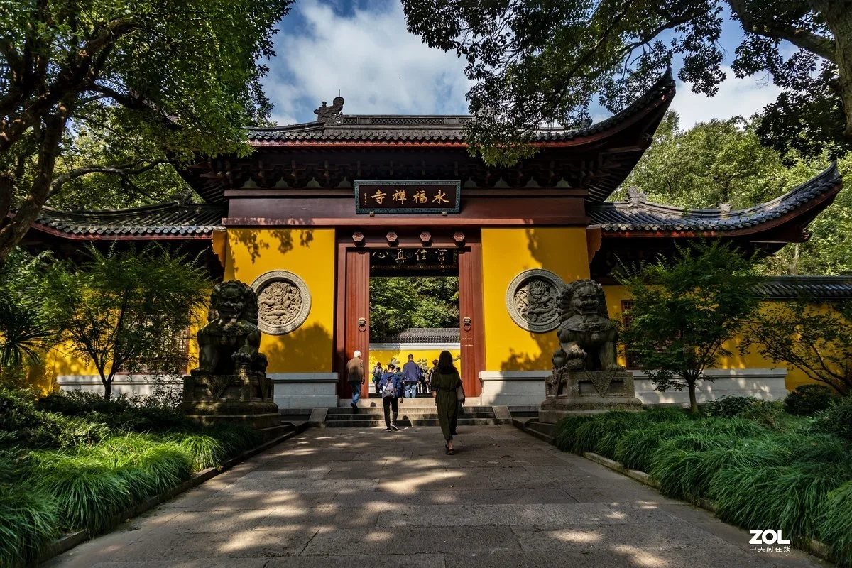 Beishan Street and Broken Bridge