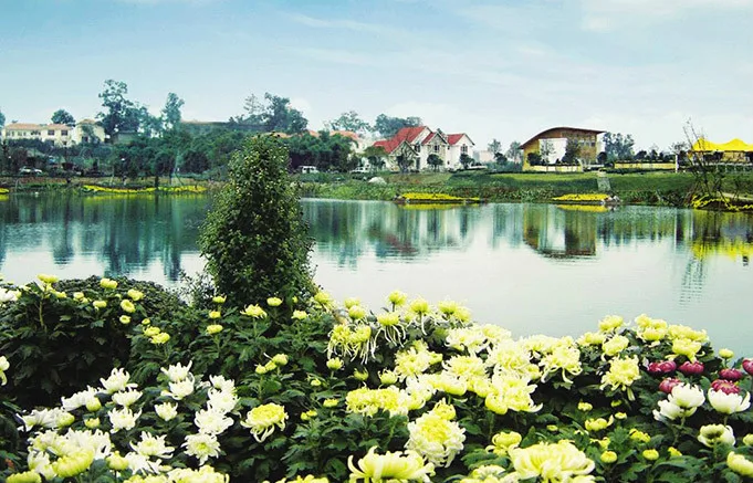 Sansheng Flower Township scene 2