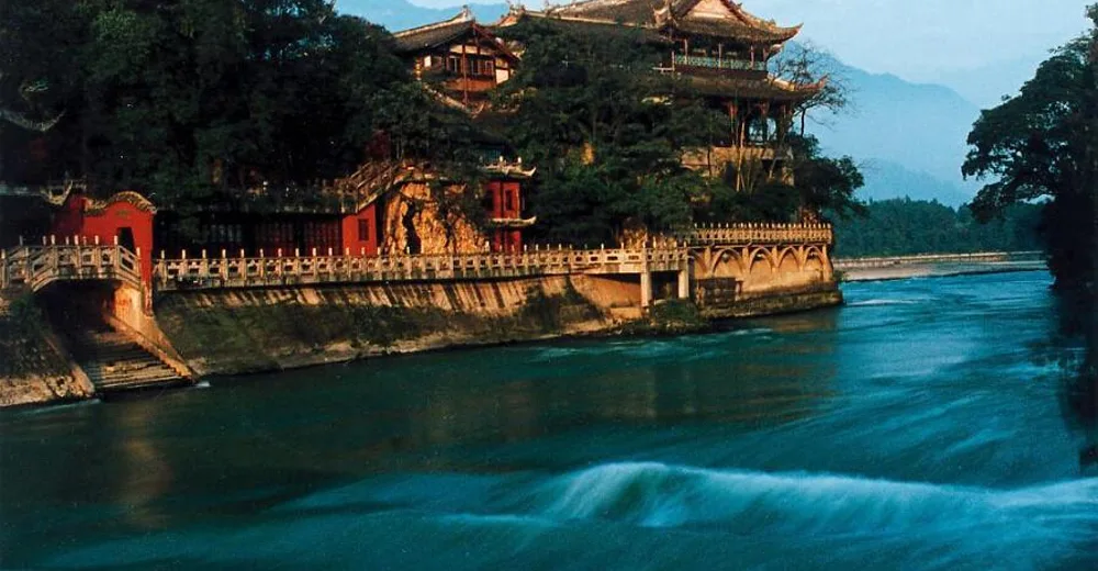 Yuzui fish-mouth levee, Dujiangyan