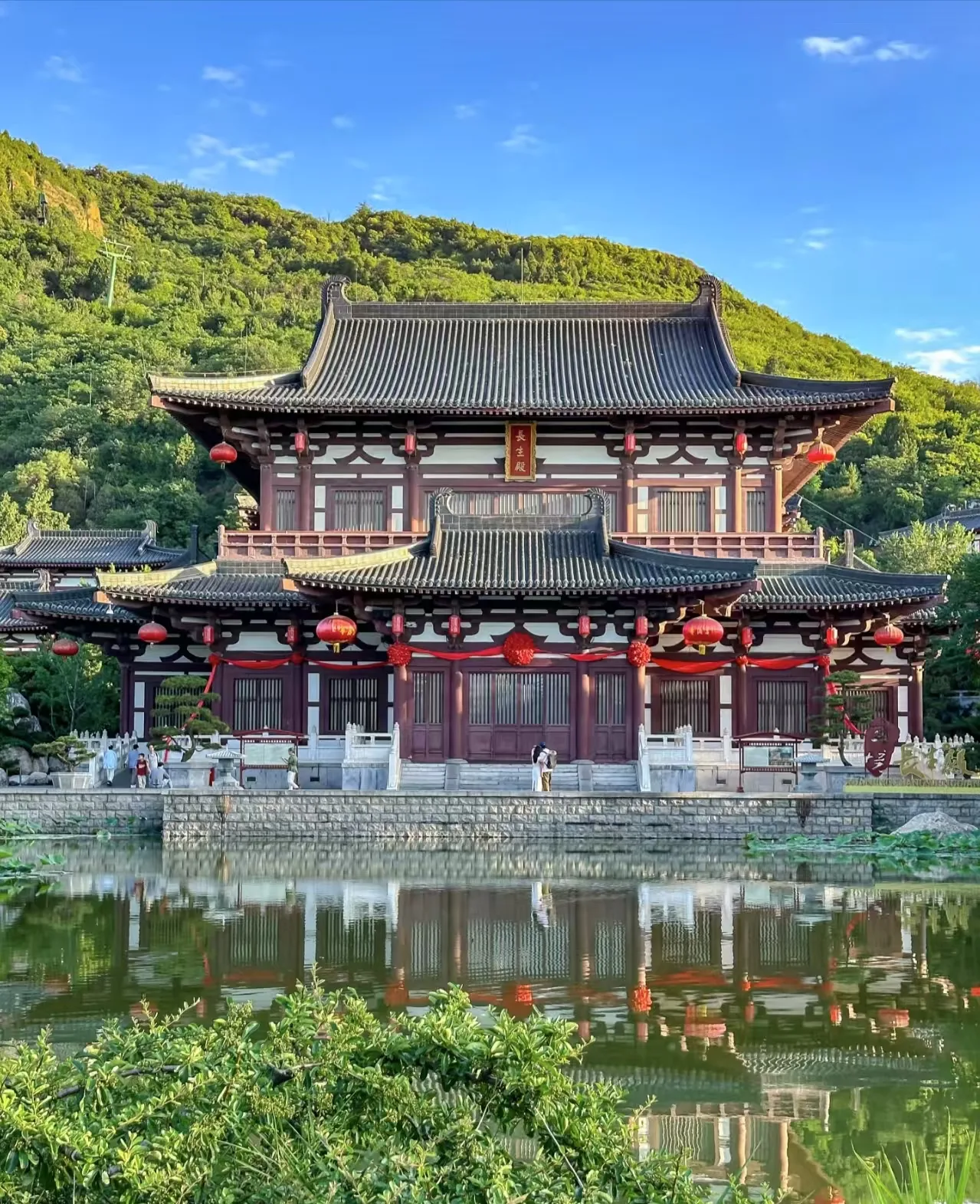 Huaqing Palace below Mount Li