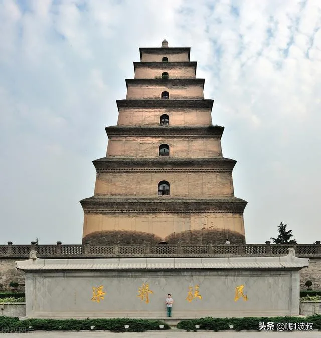 The pagoda at night